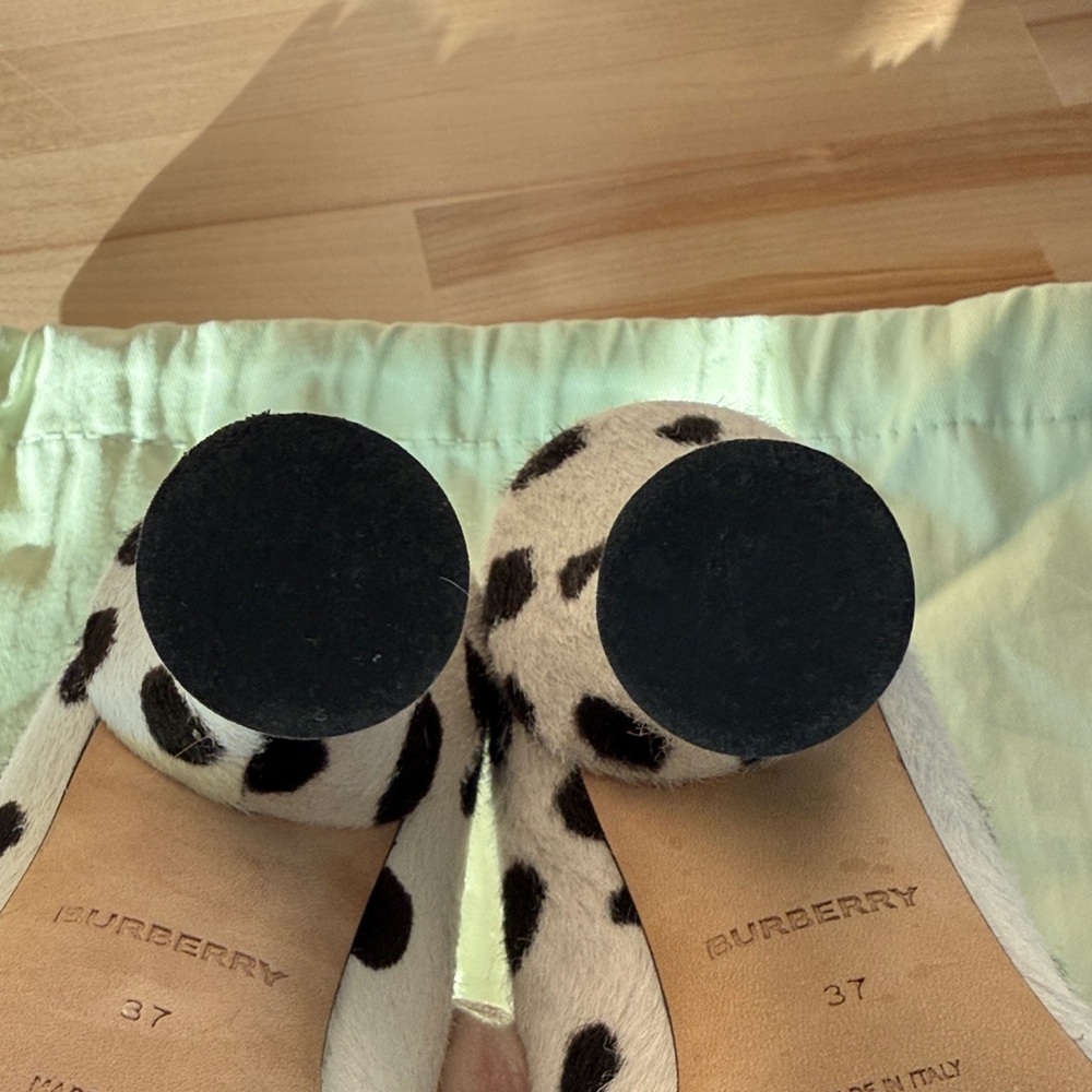 Burberry Dalmatian Print Calf Hair Ava Pumps - Black and White Size 37 - Picture 8 of 8